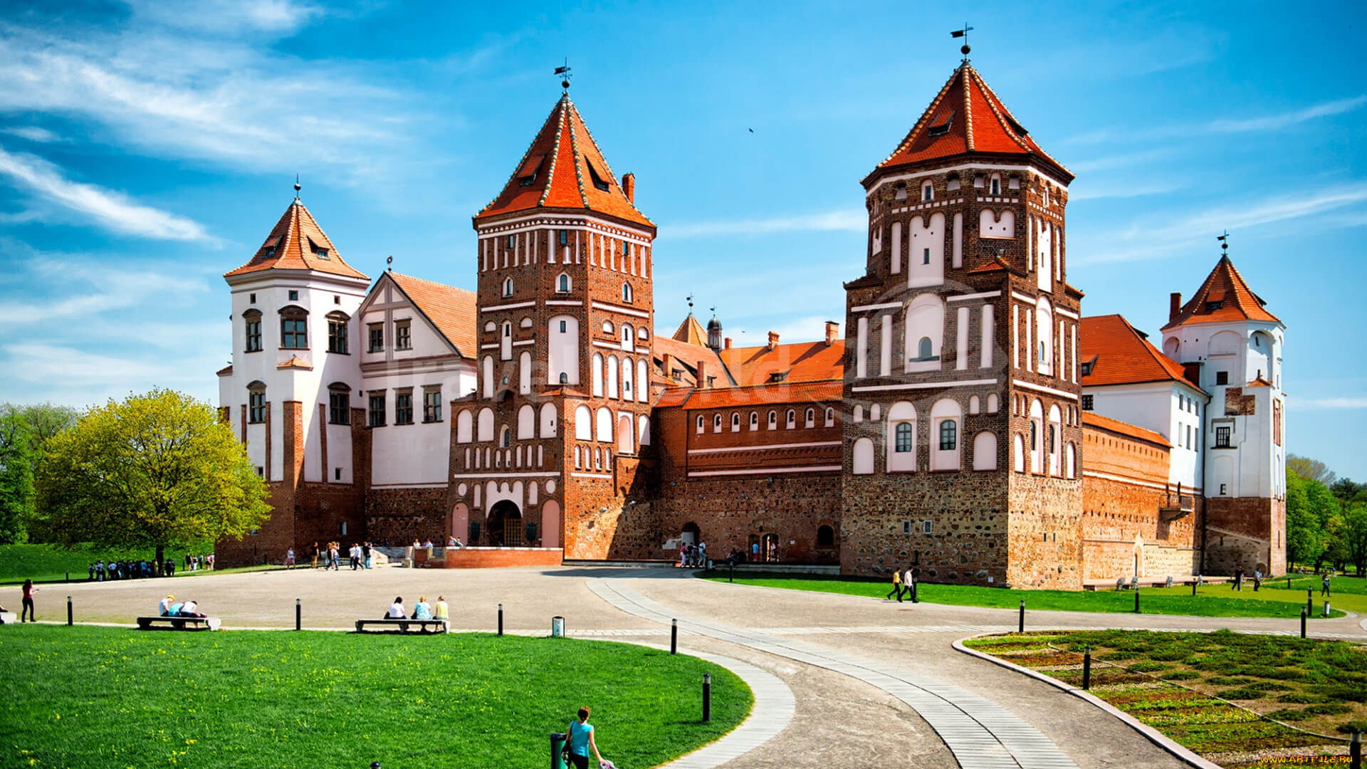 Замки Беларуси, которые обязательно нужно посетить гостям страны