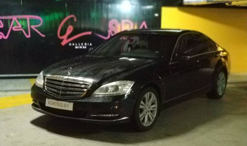 Mercedes-Benz S W221